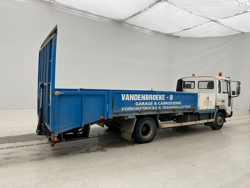 Volvo FL 180 - Camión volquete: foto 4 Volvo FL 180 - Camión volquete: foto 4