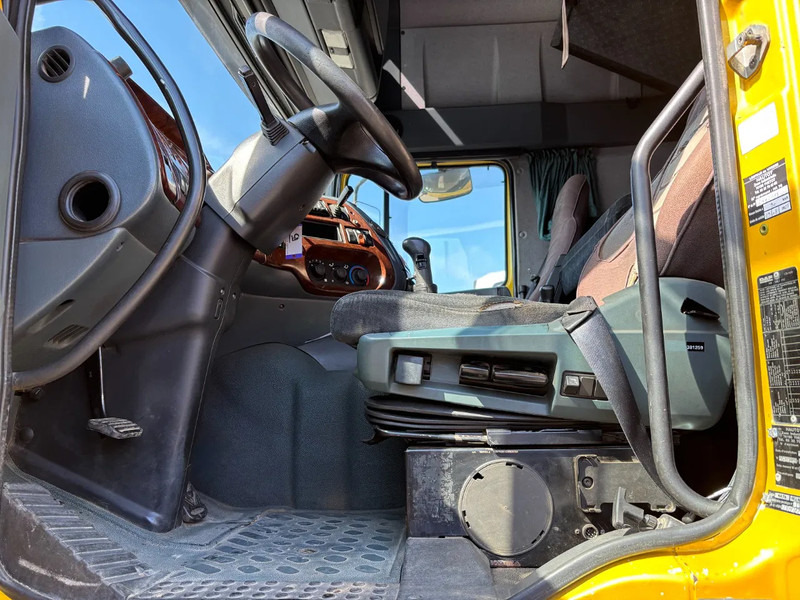 DAF XF 95.530 6X4 Super Spacecab Steelsuspension Manual geabox Euro 3 - Cabeza tractora: foto 5 DAF XF 95.530 6X4 Super Spacecab Steelsuspension Manual geabox Euro 3 - Cabeza tractora: foto 5