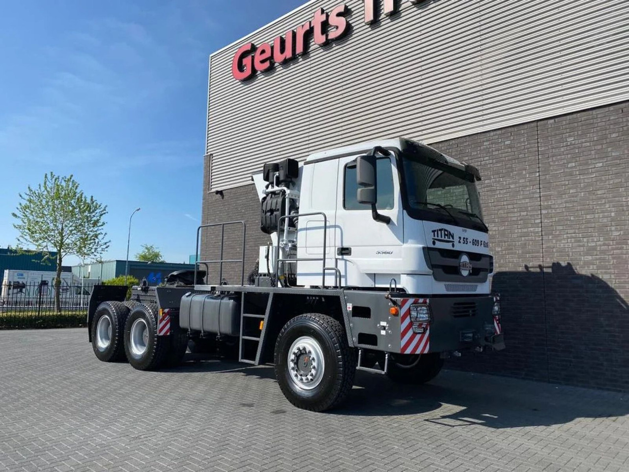 Mercedes-Benz TITAN 5560 Z52-600 F TITAN 5560 Z52-600 F 6X6 HE - Cabeza tractora: foto 5 Mercedes-Benz TITAN 5560 Z52-600 F TITAN 5560 Z52-600 F 6X6 HE - Cabeza tractora: foto 5