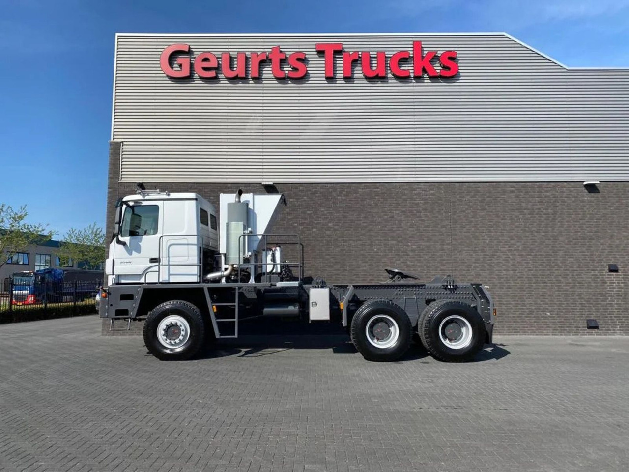 Mercedes-Benz TITAN 5560 Z52-600 F TITAN 5560 Z52-600 F 6X6 HE - Cabeza tractora: foto 1 Mercedes-Benz TITAN 5560 Z52-600 F TITAN 5560 Z52-600 F 6X6 HE - Cabeza tractora: foto 1