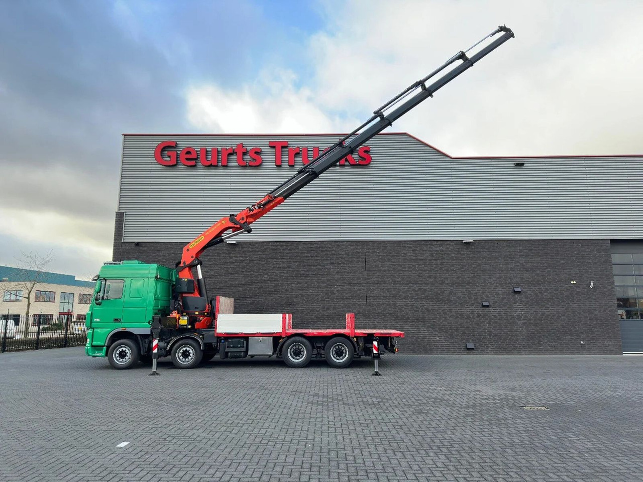 DAF XF 105.510 8X4 + PALFINGER PK 65002-SH E POWER L - Camión grúa: foto 3 DAF XF 105.510 8X4 + PALFINGER PK 65002-SH E POWER L - Camión grúa: foto 3