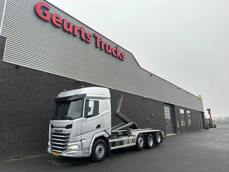 DAF XF 530 8X2 TRIPLE VDL S-30-6700 HAAKARMSYSTEEM/ABROLLKIPPER/HOOKLIFT/NIEUW/NEW - Camión multibasculante: foto 2 DAF XF 530 8X2 TRIPLE VDL S-30-6700 HAAKARMSYSTEEM/ABROLLKIPPER/HOOKLIFT/NIEUW/NEW - Camión multibasculante: foto 2