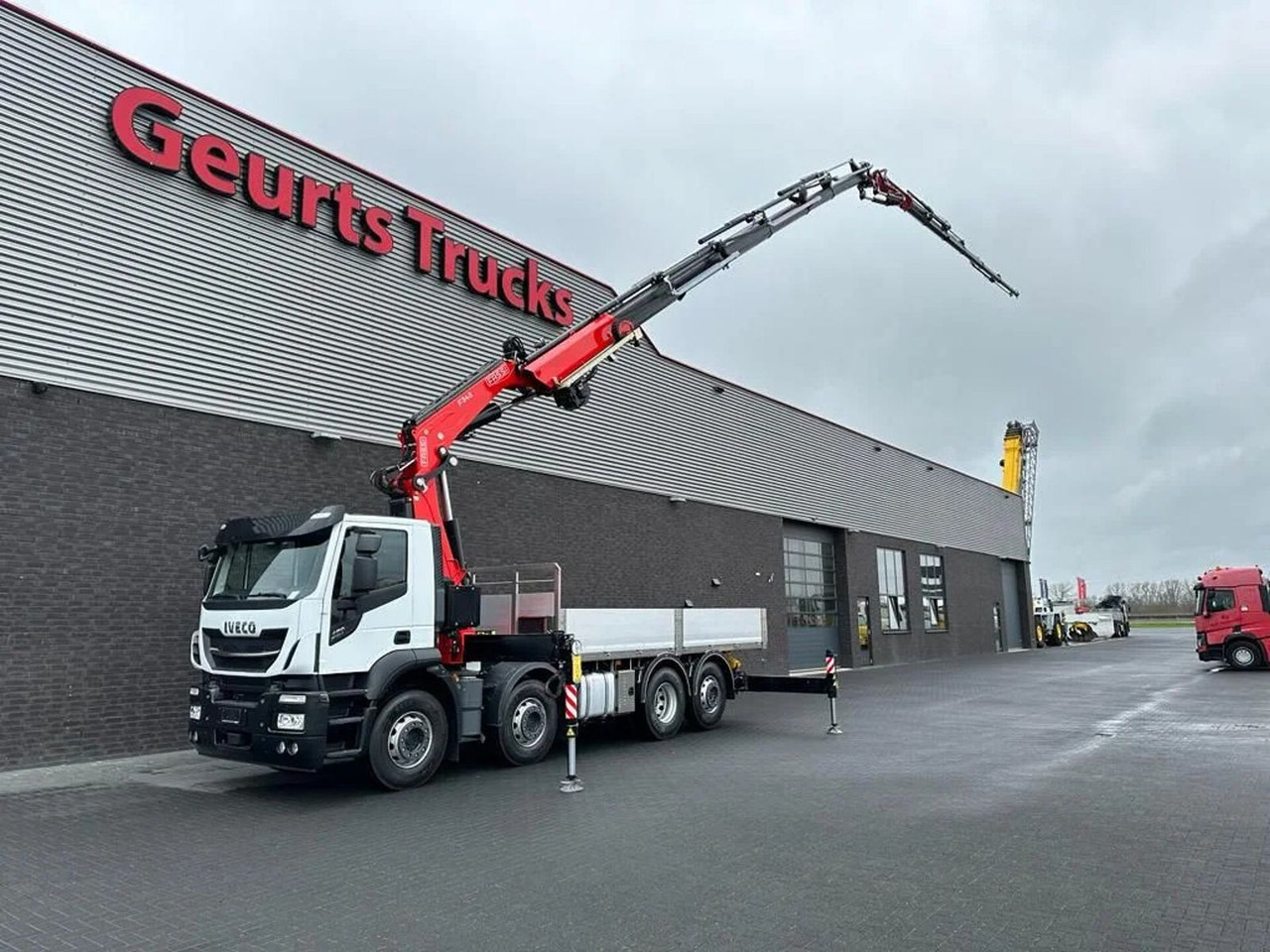 Iveco Stralis 480 X-WAY 8X2 + FASSI 545RA.2.26 + JIB L - Camión grúa: foto 2 Iveco Stralis 480 X-WAY 8X2 + FASSI 545RA.2.26 + JIB L - Camión grúa: foto 2