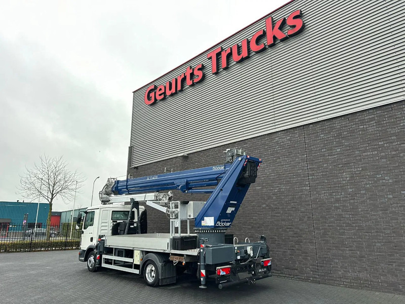 MAN TGL 7.190 4X2 BB BOCKER AK37/4000 + JIB MONTAGEKRAN/DACHDECKERKRAN/ROOFCRANE/KRAAN/KRAN/GRUA - Camión grúa: foto 3 MAN TGL 7.190 4X2 BB BOCKER AK37/4000 + JIB MONTAGEKRAN/DACHDECKERKRAN/ROOFCRANE/KRAAN/KRAN/GRUA - Camión grúa: foto 3