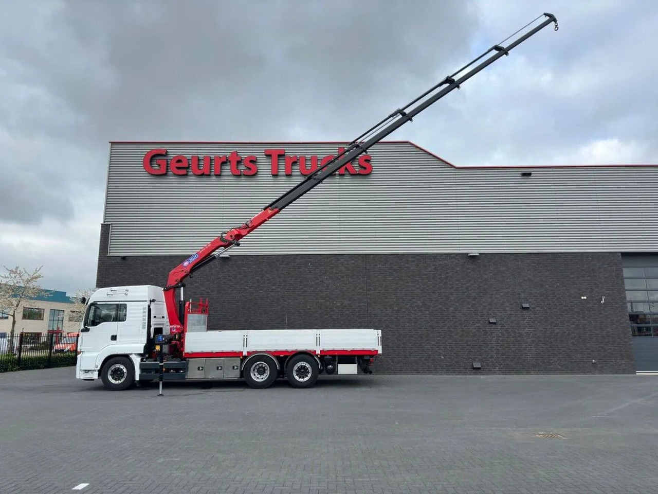 MAN TGS 26.500 6X2 + HMF 2820-K6 KRAAN/KAN/CRANE/GRU - Camión grúa: foto 4 MAN TGS 26.500 6X2 + HMF 2820-K6 KRAAN/KAN/CRANE/GRU - Camión grúa: foto 4