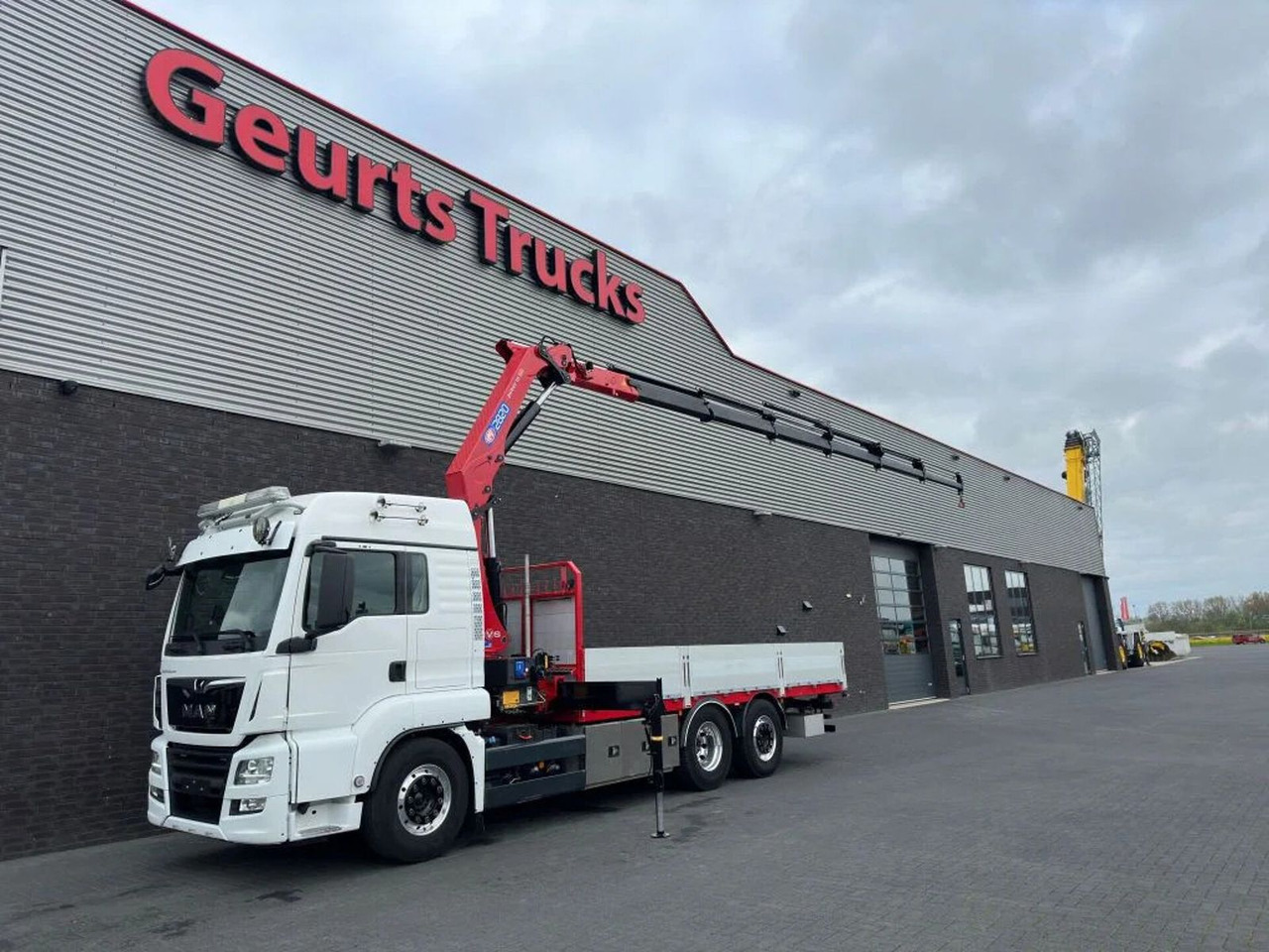 MAN TGS 26.500 6X2 + HMF 2820-K6 KRAAN/KAN/CRANE/GRU - Camión grúa: foto 2 MAN TGS 26.500 6X2 + HMF 2820-K6 KRAAN/KAN/CRANE/GRU - Camión grúa: foto 2