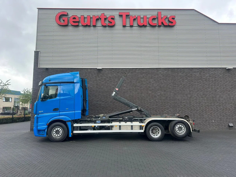 Mercedes-Benz Actros 2545 6X2 MET HIAB MULTILIFT XR21S61 HAAKARMSYSTEEM / ABROLLKIPPER / HOOKLIFT - Camión multibasculante: foto 1 Mercedes-Benz Actros 2545 6X2 MET HIAB MULTILIFT XR21S61 HAAKARMSYSTEEM / ABROLLKIPPER / HOOKLIFT - Camión multibasculante: foto 1