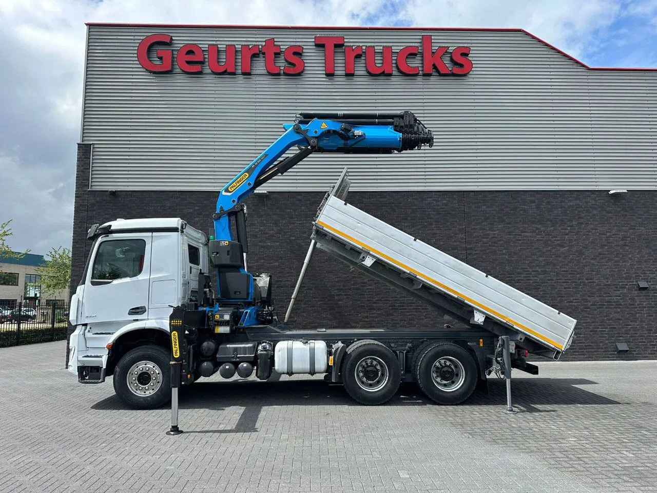 Camión grúa Mercedes-Benz Arocs 3351 963-2-E 6X4 KIPPER / TIPPER + PALFING: foto 11