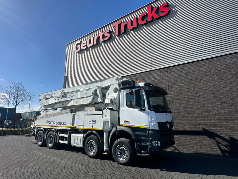 Mercedes-Benz Arocs 4451 8X4 + SERMAC 5Z42 BETONPOMP/BETONPUMPE/CONCRETE PUMP - Camión bomba de hormigón: foto 5 Mercedes-Benz Arocs 4451 8X4 + SERMAC 5Z42 BETONPOMP/BETONPUMPE/CONCRETE PUMP - Camión bomba de hormigón: foto 5
