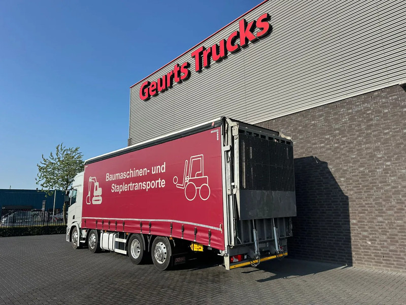Scania R540 B8X2*6LB OPRIJWAGEN MET 15 TONS LAADKLEP EN GESLOTEN HUIF MET SCHUIFZEILEN EN SCHUIFKAP - Camión portavehículos: foto 3 Scania R540 B8X2*6LB OPRIJWAGEN MET 15 TONS LAADKLEP EN GESLOTEN HUIF MET SCHUIFZEILEN EN SCHUIFKAP - Camión portavehículos: foto 3