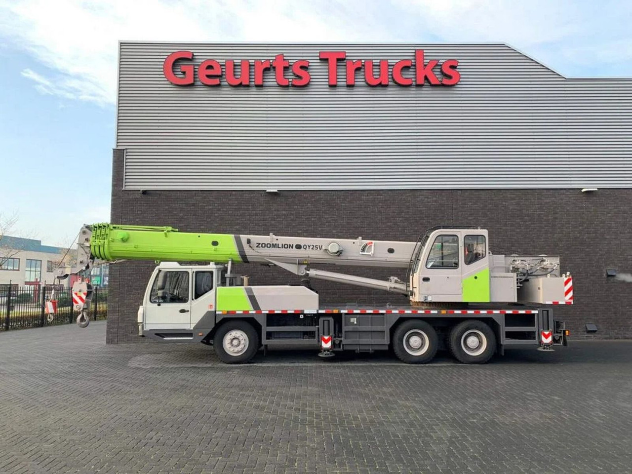 Zoomlion QY25V51.5 25 TONS CRANE/KRAN/GRUA/KRAAN - Grúa torre: foto 1 Zoomlion QY25V51.5 25 TONS CRANE/KRAN/GRUA/KRAAN - Grúa torre: foto 1