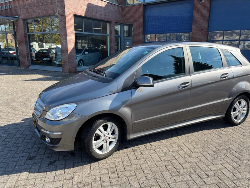 Mercedes-Benz B-Klasse B 180 Automaat Trekhaak - Coche: foto 1 Mercedes-Benz B-Klasse B 180 Automaat Trekhaak - Coche: foto 1
