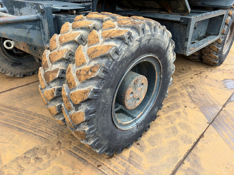 Excavadora de ruedas Hyundai Robex 180W-9A: foto 14 Excavadora de ruedas Hyundai Robex 180W-9A: foto 14