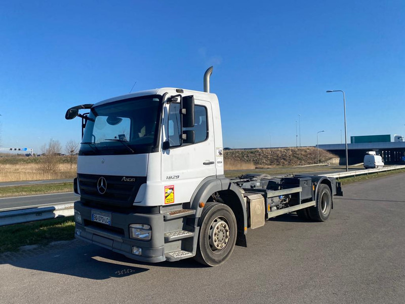 MERCEDESBENZ AXOR 1829 4x2 chassis cab - Camión chasis: foto 1 MERCEDESBENZ AXOR 1829 4x2 chassis cab - Camión chasis: foto 1