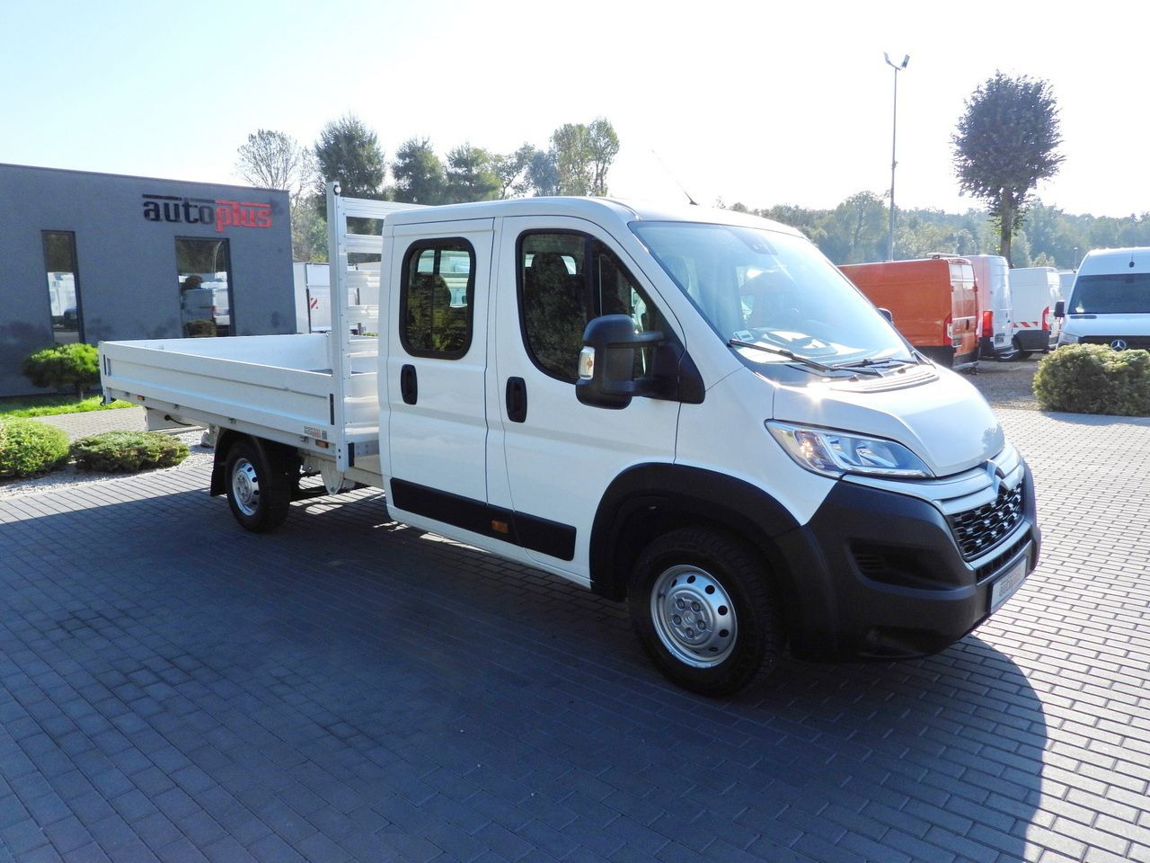 CITROEN JUMPER STAKE BODY DOUBLE CABIN DOKA 7 SEATS PNEUMATICS AIR CONDITIONING 140HP - Furgoneta combi: foto 4 CITROEN JUMPER STAKE BODY DOUBLE CABIN DOKA 7 SEATS PNEUMATICS AIR CONDITIONING 140HP - Furgoneta combi: foto 4