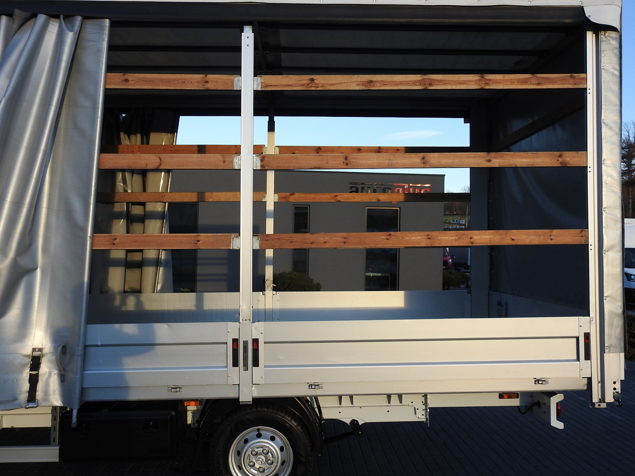 Furgoneta con lona CITROEN JUMPER TARPAULIN 10 PALLETS CRUISE CONTROL AIR CONDITIONING LED LIGHTS PNEUMATICS 165HP: foto 23 Furgoneta con lona CITROEN JUMPER TARPAULIN 10 PALLETS CRUISE CONTROL AIR CONDITIONING LED LIGHTS PNEUMATICS 165HP: foto 23