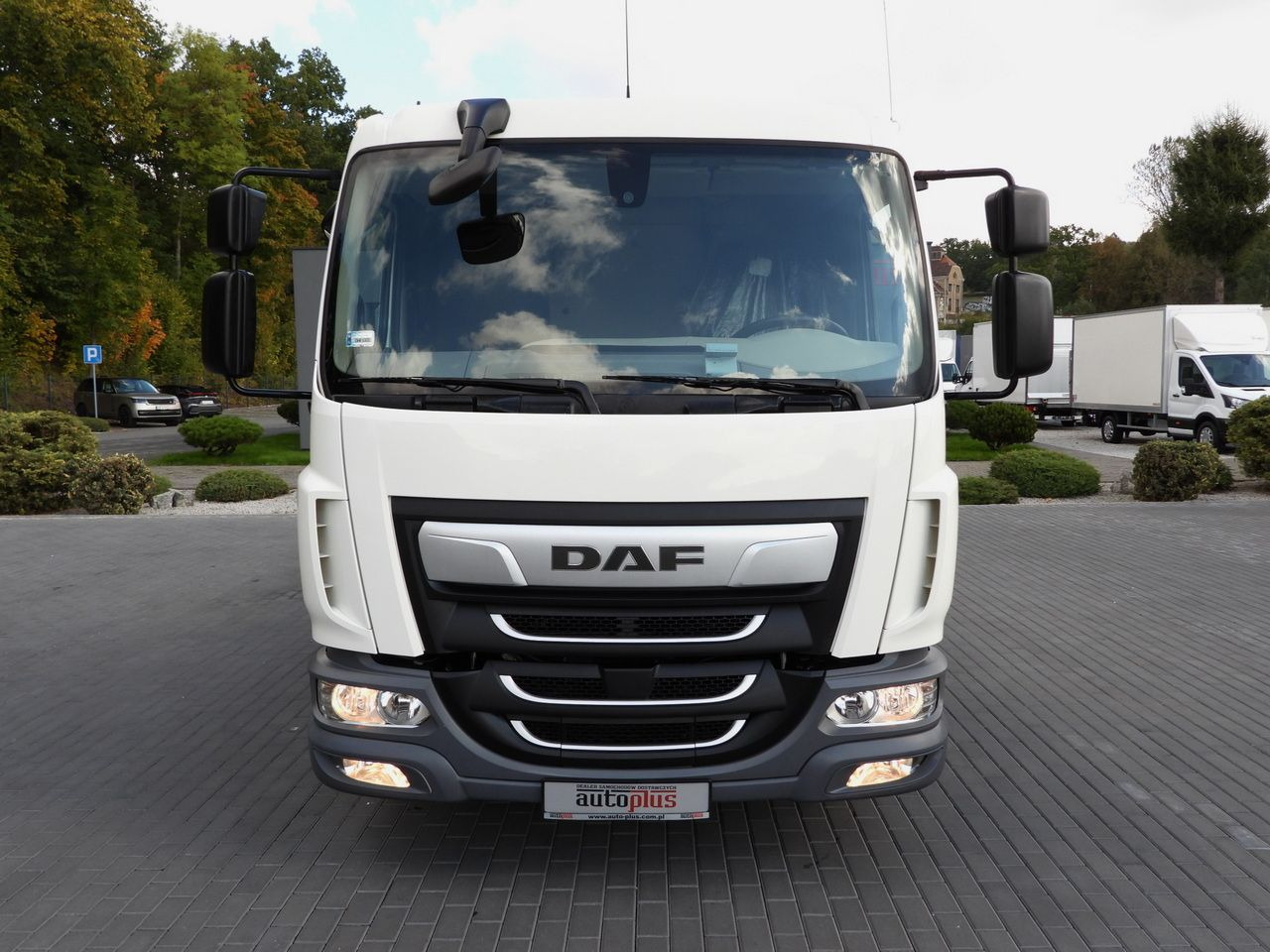 DAF LF 230 CONTAINER CARRIER PLATFORM + TRAILER WEBASTO CRUISE CONTROL LED LIGHTS PNEUMATICS AUTOMATIC TRANSMISSION TWIN WHEELS AIR CONDITIONING 230HP - Camión portacontenedore/ Intercambiable: foto 5 DAF LF 230 CONTAINER CARRIER PLATFORM + TRAILER WEBASTO CRUISE CONTROL LED LIGHTS PNEUMATICS AUTOMATIC TRANSMISSION TWIN WHEELS AIR CONDITIONING 230HP - Camión portacontenedore/ Intercambiable: foto 5