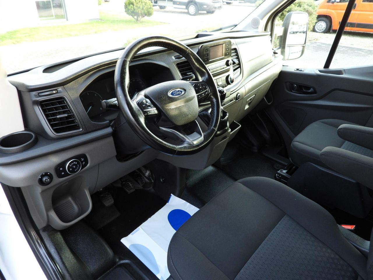 FORD TRANSIT 4x4 STAKE BODY DOUBLE CABIN DOKA 6 SEATS CRUISE CONTROL LED LIGHTS AIR CONDITIONING 170HP - Furgoneta combi: foto 2 FORD TRANSIT 4x4 STAKE BODY DOUBLE CABIN DOKA 6 SEATS CRUISE CONTROL LED LIGHTS AIR CONDITIONING 170HP - Furgoneta combi: foto 2