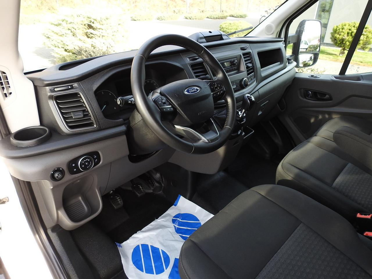 FORD TRANSIT BOX LIFT 8 PALLETS CRUISE CONTROL AIR CONDITIONING 130HP - Furgoneta caja cerrada: foto 2 FORD TRANSIT BOX LIFT 8 PALLETS CRUISE CONTROL AIR CONDITIONING 130HP - Furgoneta caja cerrada: foto 2