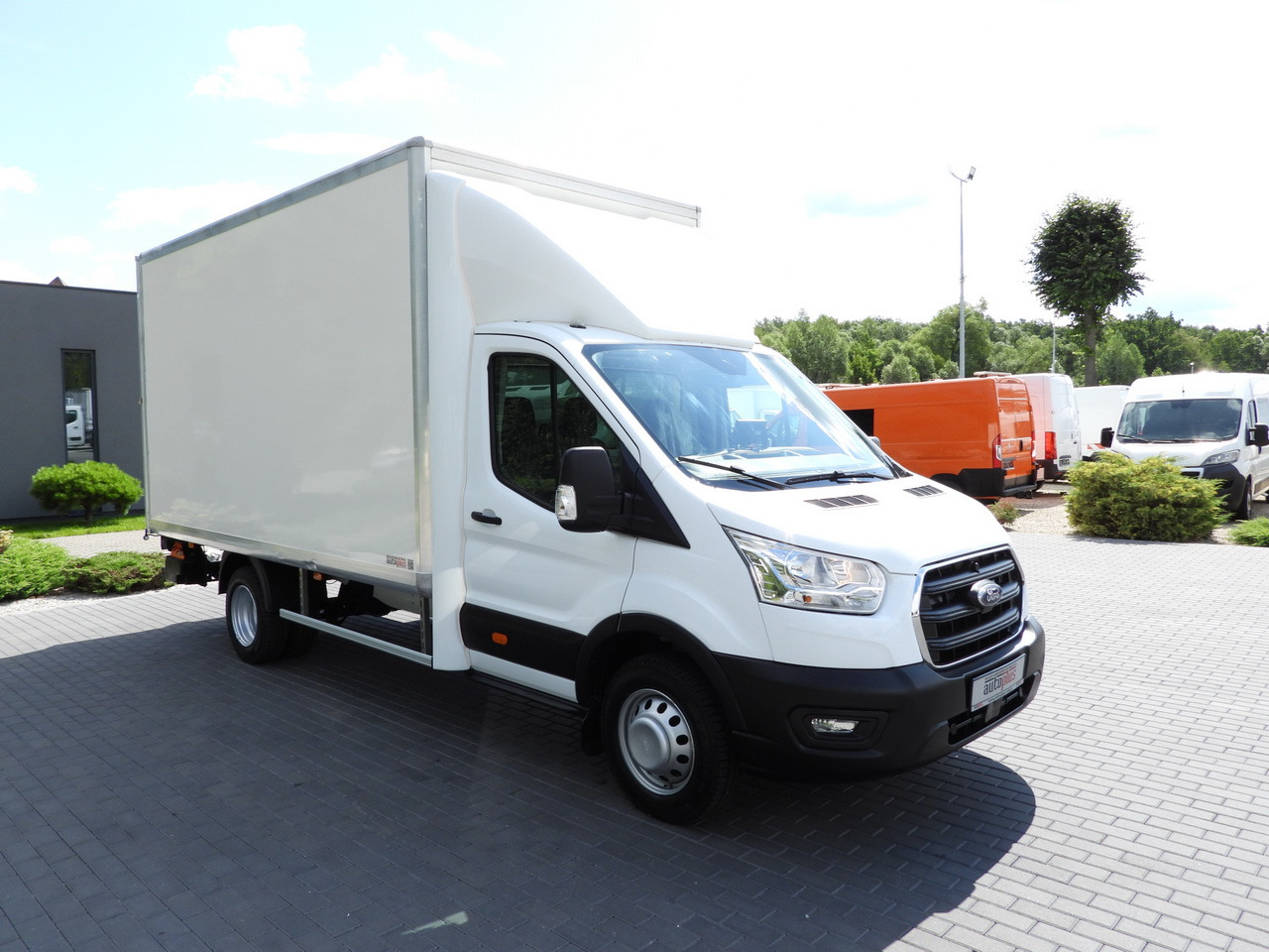 FORD TRANSIT BOX LIFT 8 PALLETS CRUISE CONTROL LED LIGHTS TWIN WHEELS AIR CONDITIONING  130HP - Furgoneta frigorifica: foto 4 FORD TRANSIT BOX LIFT 8 PALLETS CRUISE CONTROL LED LIGHTS TWIN WHEELS AIR CONDITIONING  130HP - Furgoneta frigorifica: foto 4