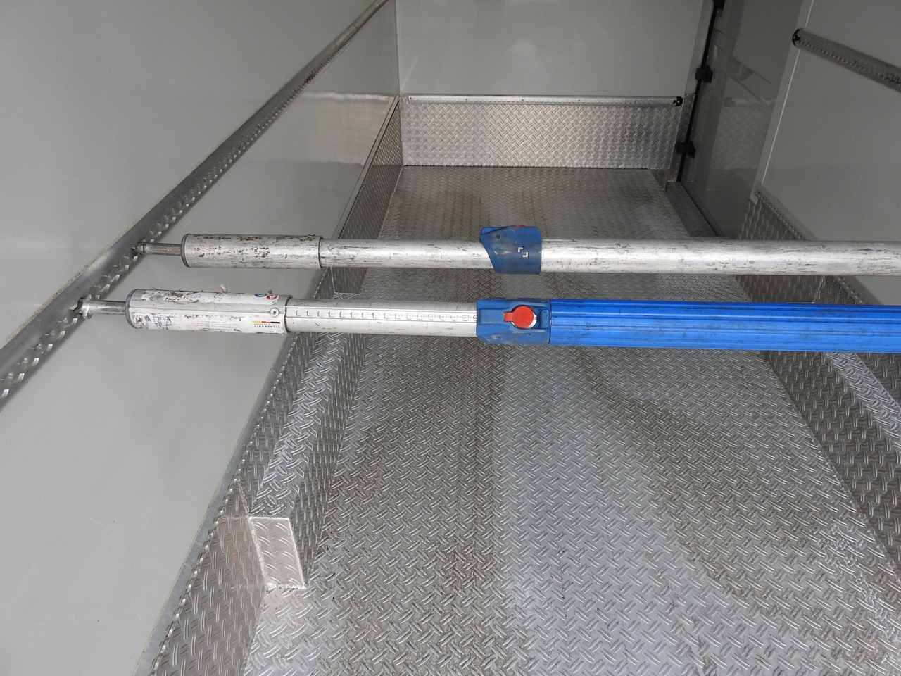 Furgoneta frigorifica FORD TRANSIT REFRIGERATOR VAN 0*C HEATING FUNCTION POWER SUPPLY 230V CRUISE CONTROL NAVIGATION AIR CONDITIONING LED LIGHTS  130HP: foto 29