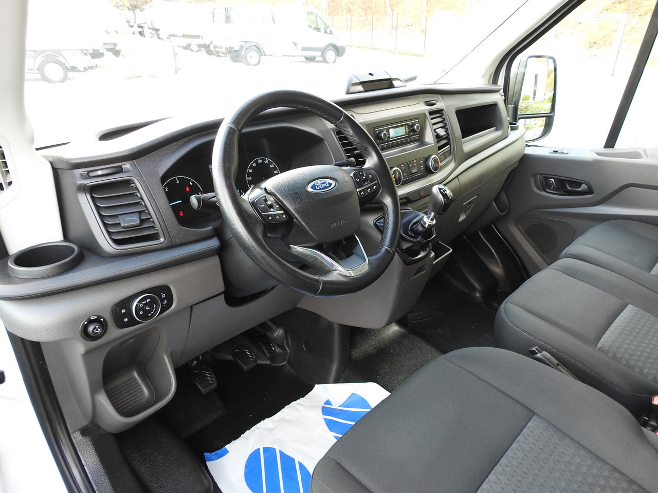 FORD TRANSIT REGRIGERATOR BOX -10*C POWER SUPPLY 230V CRUISE CONTROL AIR CONDITIONING LED LIGHTS PNEUMATICS TWIN WHEELS 130HP - Furgoneta frigorifica: foto 2 FORD TRANSIT REGRIGERATOR BOX -10*C POWER SUPPLY 230V CRUISE CONTROL AIR CONDITIONING LED LIGHTS PNEUMATICS TWIN WHEELS 130HP - Furgoneta frigorifica: foto 2