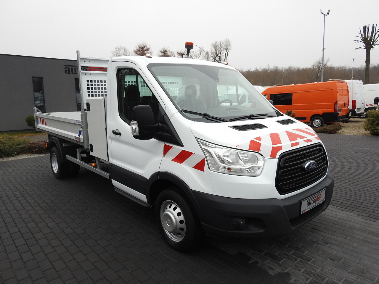 FORD TRANSIT TIPPER CRUISE CONTROL AIR CONDITIONING TWIN WHEELS 170HP - Furgoneta basculante: foto 4 FORD TRANSIT TIPPER CRUISE CONTROL AIR CONDITIONING TWIN WHEELS 170HP - Furgoneta basculante: foto 4
