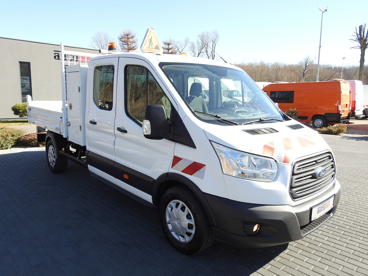 FORD TRANSIT TIPPER DOUBLE CABIN DOKA 6 SEATS CRUISE CONTROL AIR CONDITIONING 130HP - Furgoneta basculante: foto 4 FORD TRANSIT TIPPER DOUBLE CABIN DOKA 6 SEATS CRUISE CONTROL AIR CONDITIONING 130HP - Furgoneta basculante: foto 4