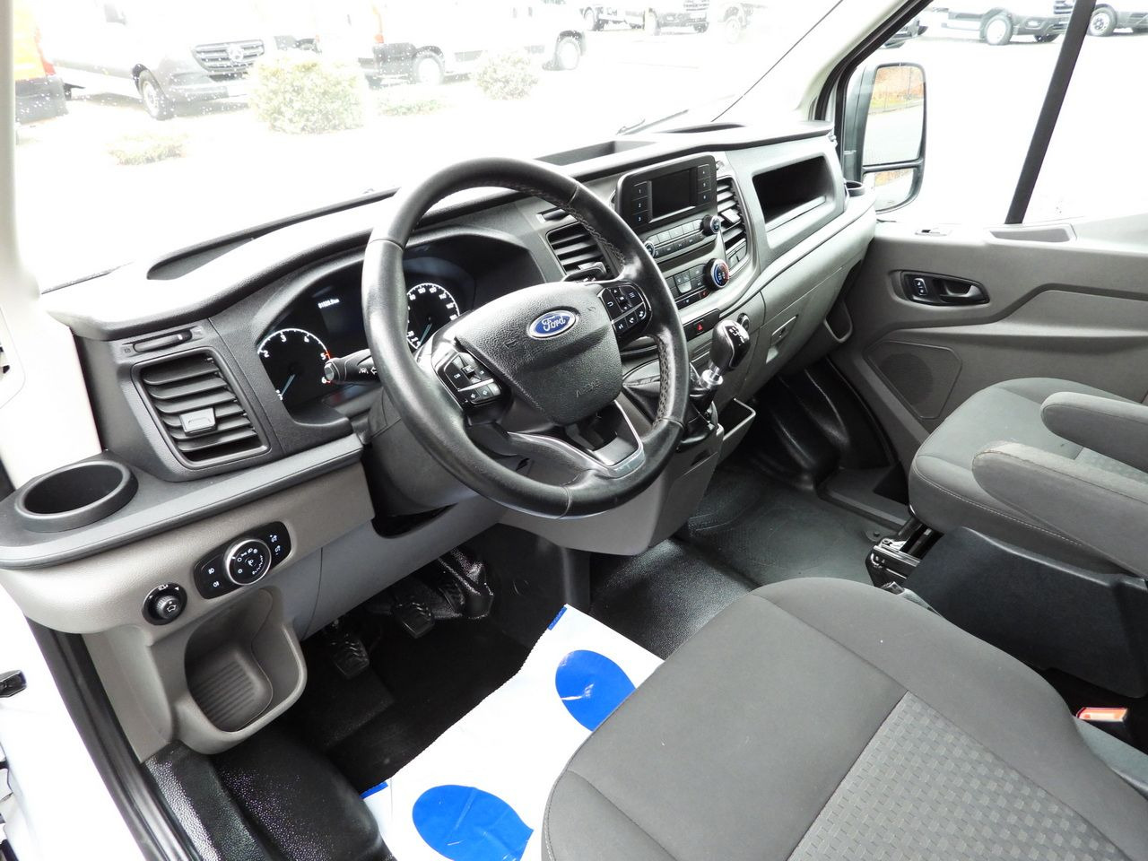 FORD TRANSIT TIPPER DOUBLE CABIN DOKA 6 SEATS CRUISE CONTROL LED LIGHTS TWIN WHEELS AIR CONDITIONING 170HP - Furgoneta basculante: foto 2 FORD TRANSIT TIPPER DOUBLE CABIN DOKA 6 SEATS CRUISE CONTROL LED LIGHTS TWIN WHEELS AIR CONDITIONING 170HP - Furgoneta basculante: foto 2