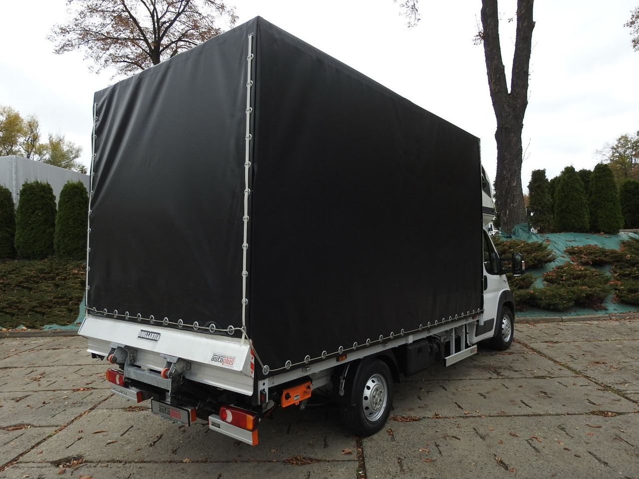 Fiat DUCATO PRITSCHE PLANE AUFZUG 8 PALETTEN WEBASTO - Furgoneta con lona: foto 3 Fiat DUCATO PRITSCHE PLANE AUFZUG 8 PALETTEN WEBASTO - Furgoneta con lona: foto 3