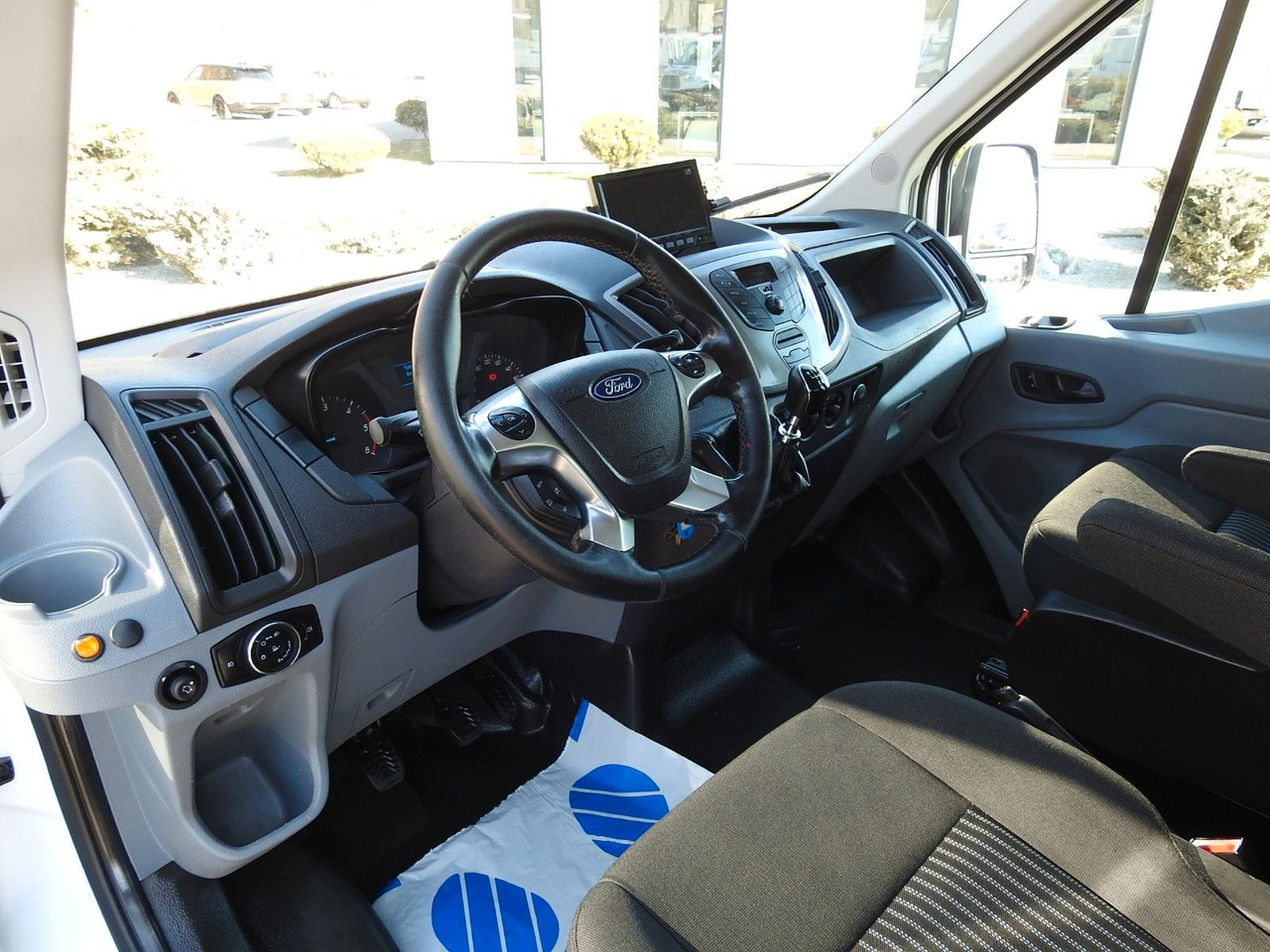 Ford TRANSIT KIPPER DOPPELKABINE DOKA 6 SITZE - Furgoneta basculante, Furgoneta combi: foto 2 Ford TRANSIT KIPPER DOPPELKABINE DOKA 6 SITZE - Furgoneta basculante, Furgoneta combi: foto 2