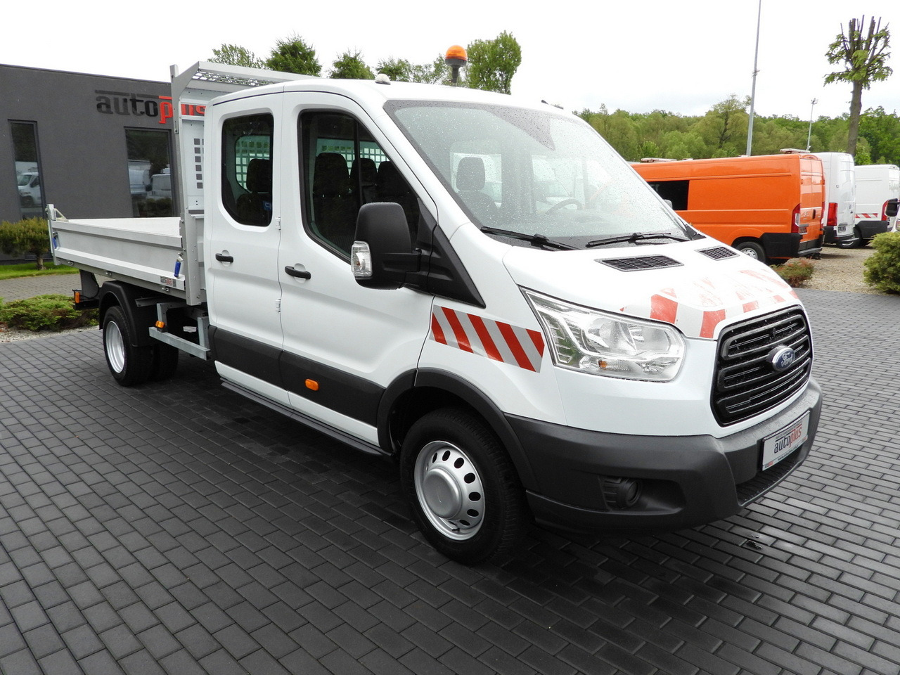 FORD TRANSIT TIPPER DOUBLE CABIN DOKA 6 SEATS CRUISE CONTROL AIR CONDITIONING TWIN WHEELS 170HP - Furgoneta: foto 4 FORD TRANSIT TIPPER DOUBLE CABIN DOKA 6 SEATS CRUISE CONTROL AIR CONDITIONING TWIN WHEELS 170HP - Furgoneta: foto 4