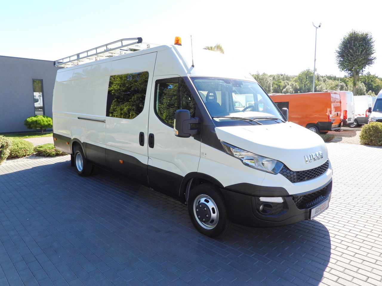 IVECO DAILY 35C17 BOX DELIVERY VAN 6 SEATS CRUISE CONTROL TWIN WHEELS AIR CONDITIONING 170HP - Furgoneta: foto 4 IVECO DAILY 35C17 BOX DELIVERY VAN 6 SEATS CRUISE CONTROL TWIN WHEELS AIR CONDITIONING 170HP - Furgoneta: foto 4