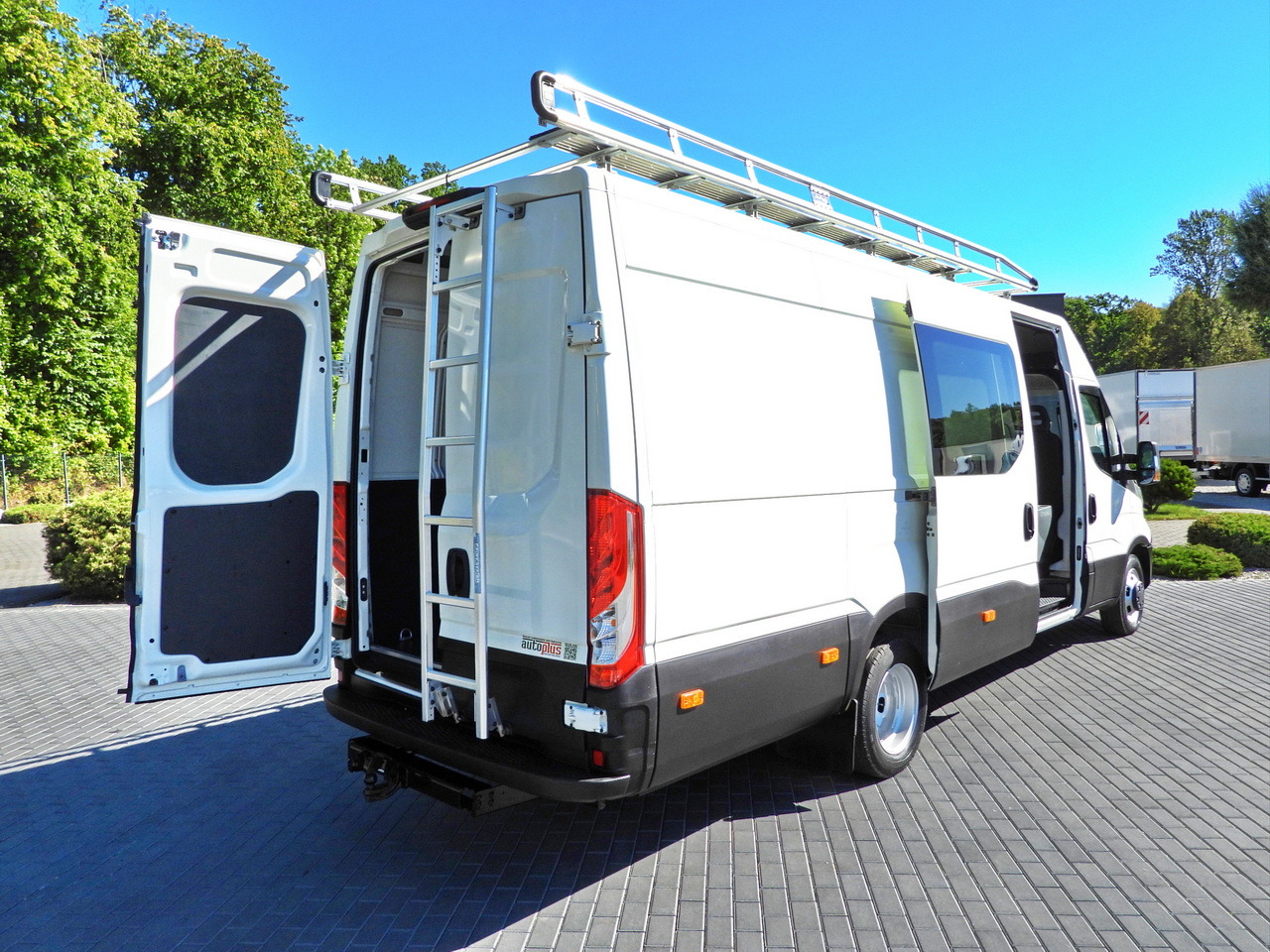 IVECO DAILY 35C17 BOX DELIVERY VAN 6 SEATS CRUISE CONTROL TWIN WHEELS AIR CONDITIONING 170HP - Furgoneta: foto 3 IVECO DAILY 35C17 BOX DELIVERY VAN 6 SEATS CRUISE CONTROL TWIN WHEELS AIR CONDITIONING 170HP - Furgoneta: foto 3