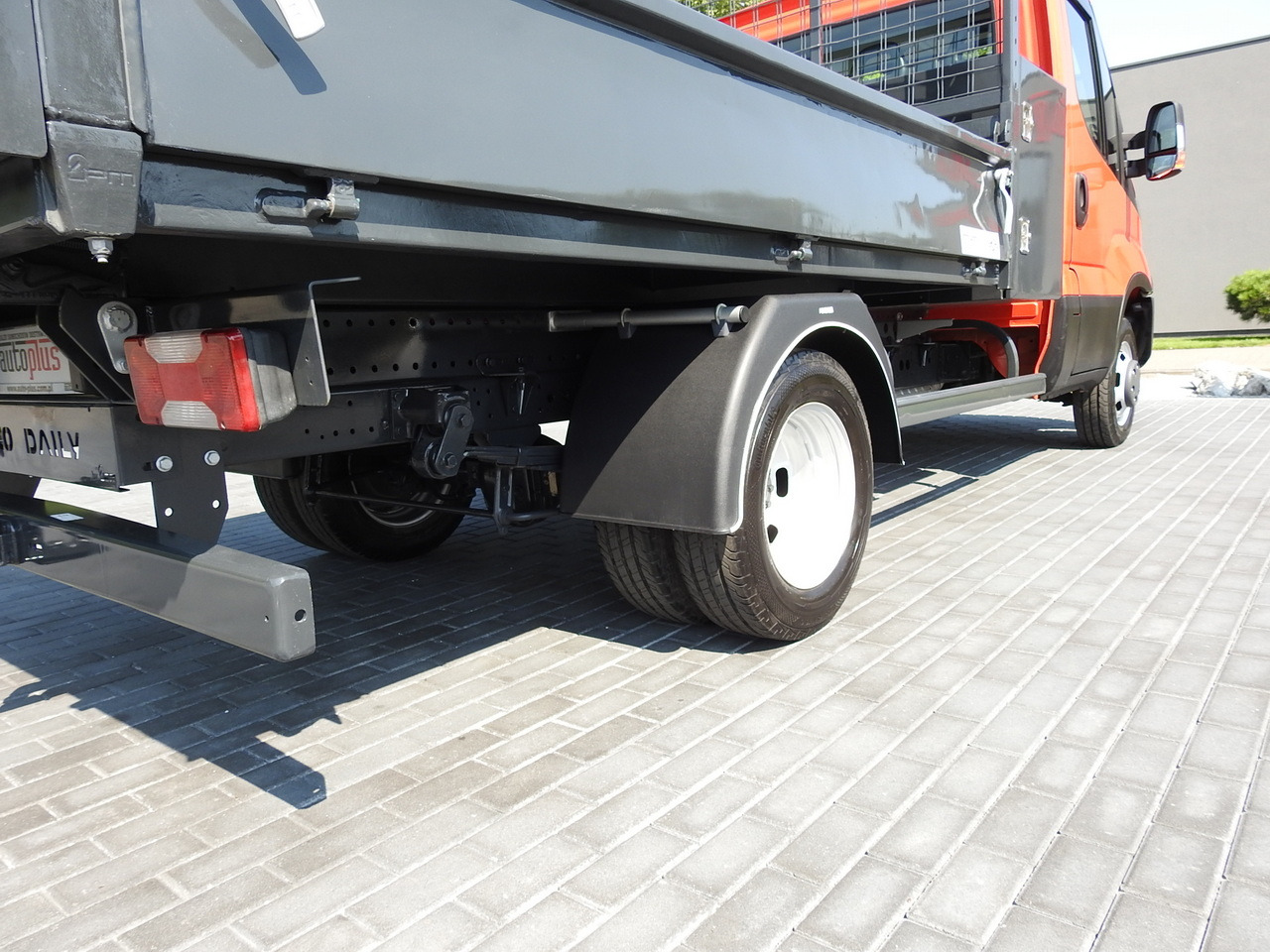 Furgoneta basculante IVECO DAILY 35C13 TIPPER CRUISE CONTROL AIR CONDITIONING TWIN WHEELS 130HP: foto 17 Furgoneta basculante IVECO DAILY 35C13 TIPPER CRUISE CONTROL AIR CONDITIONING TWIN WHEELS 130HP: foto 17