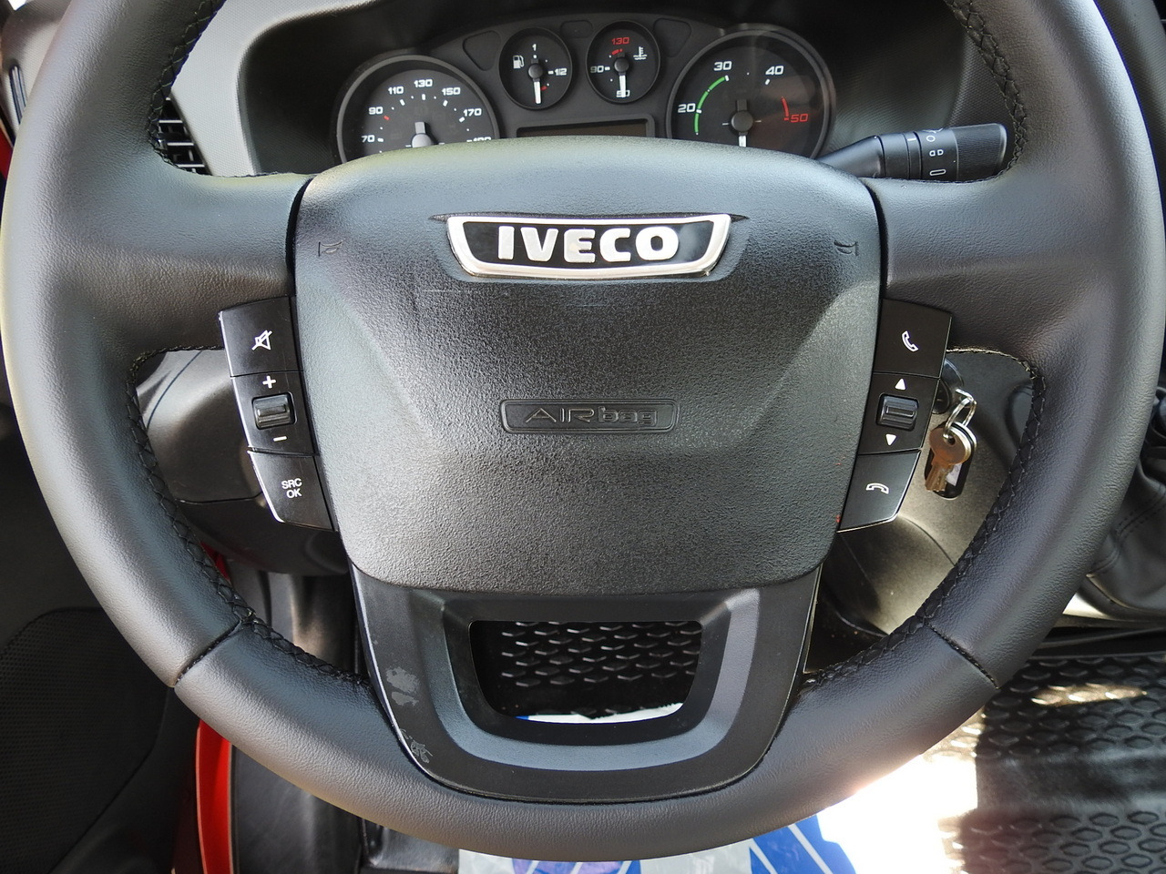 Furgoneta basculante IVECO DAILY 35C13 TIPPER CRUISE CONTROL AIR CONDITIONING TWIN WHEELS 130HP: foto 31 Furgoneta basculante IVECO DAILY 35C13 TIPPER CRUISE CONTROL AIR CONDITIONING TWIN WHEELS 130HP: foto 31