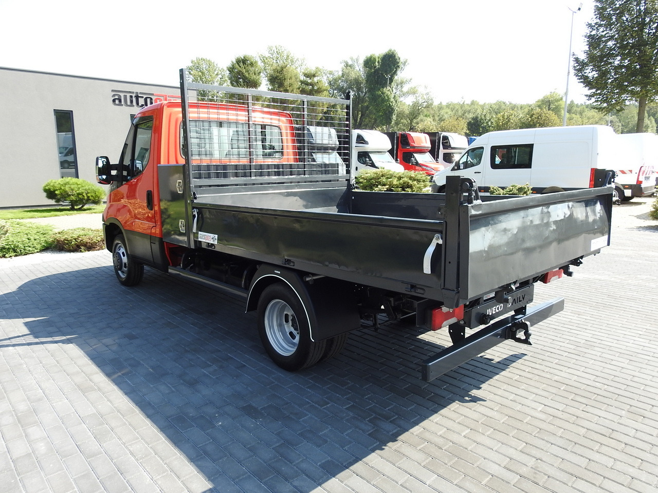 Furgoneta basculante IVECO DAILY 35C13 TIPPER CRUISE CONTROL AIR CONDITIONING TWIN WHEELS 130HP: foto 9 Furgoneta basculante IVECO DAILY 35C13 TIPPER CRUISE CONTROL AIR CONDITIONING TWIN WHEELS 130HP: foto 9