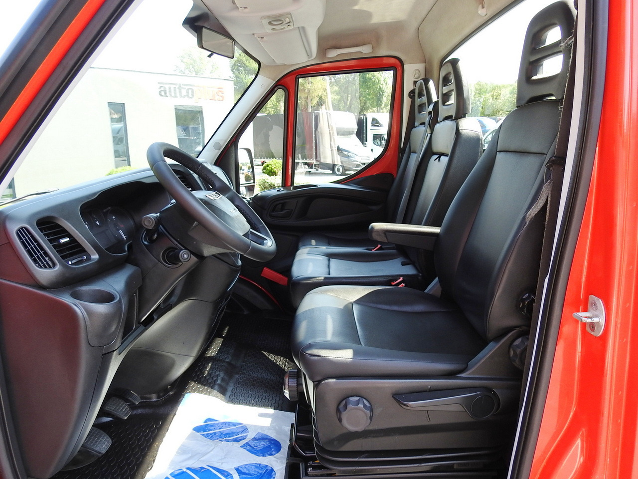 Furgoneta basculante IVECO DAILY 35C13 TIPPER CRUISE CONTROL AIR CONDITIONING TWIN WHEELS 130HP: foto 27 Furgoneta basculante IVECO DAILY 35C13 TIPPER CRUISE CONTROL AIR CONDITIONING TWIN WHEELS 130HP: foto 27