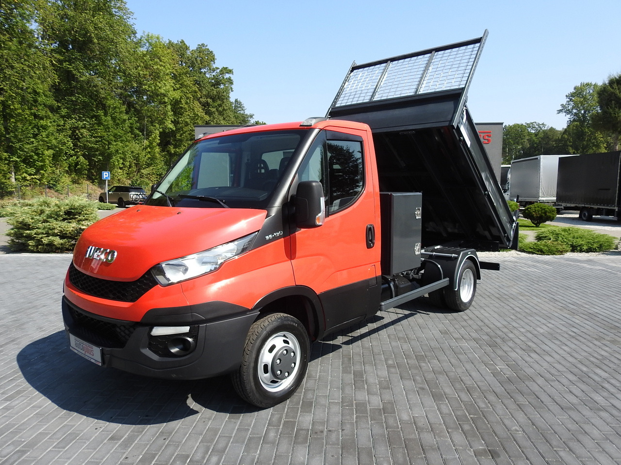 Furgoneta basculante IVECO DAILY 35C13 TIPPER CRUISE CONTROL AIR CONDITIONING TWIN WHEELS 130HP: foto 18 Furgoneta basculante IVECO DAILY 35C13 TIPPER CRUISE CONTROL AIR CONDITIONING TWIN WHEELS 130HP: foto 18