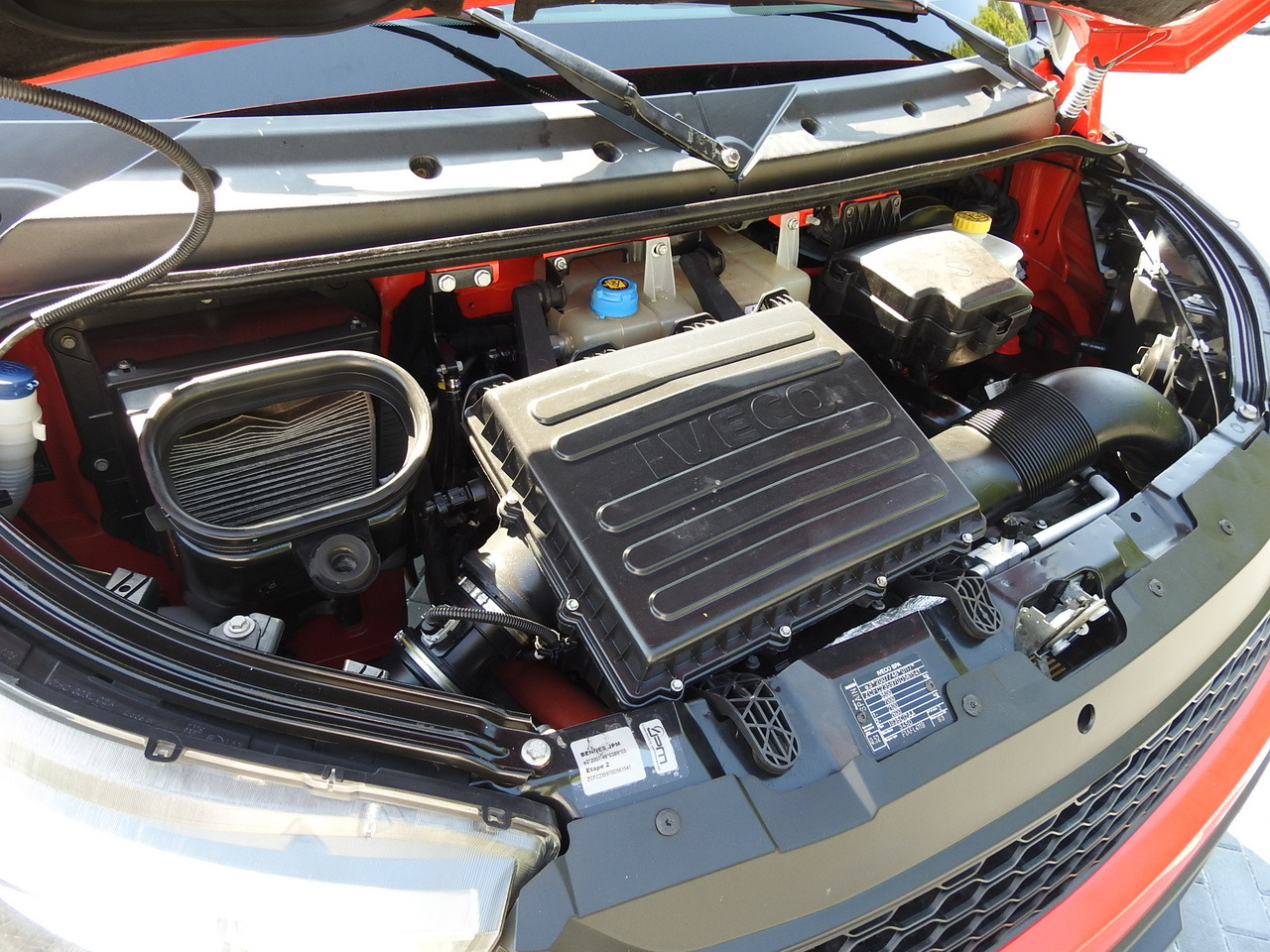 Furgoneta basculante IVECO DAILY 35C13 TIPPER CRUISE CONTROL AIR CONDITIONING TWIN WHEELS 130HP: foto 26 Furgoneta basculante IVECO DAILY 35C13 TIPPER CRUISE CONTROL AIR CONDITIONING TWIN WHEELS 130HP: foto 26