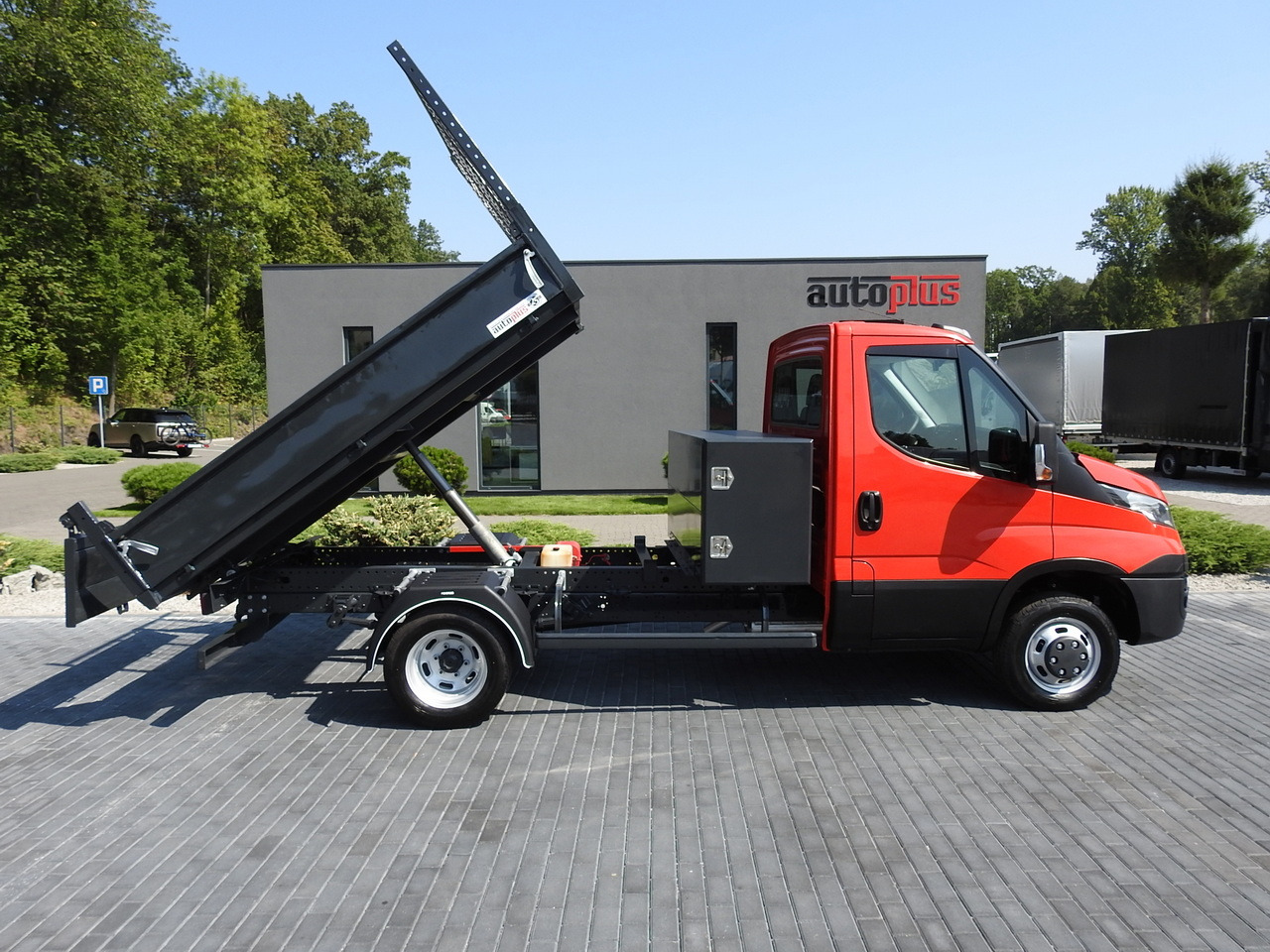 Furgoneta basculante IVECO DAILY 35C13 TIPPER CRUISE CONTROL AIR CONDITIONING TWIN WHEELS 130HP: foto 8 Furgoneta basculante IVECO DAILY 35C13 TIPPER CRUISE CONTROL AIR CONDITIONING TWIN WHEELS 130HP: foto 8