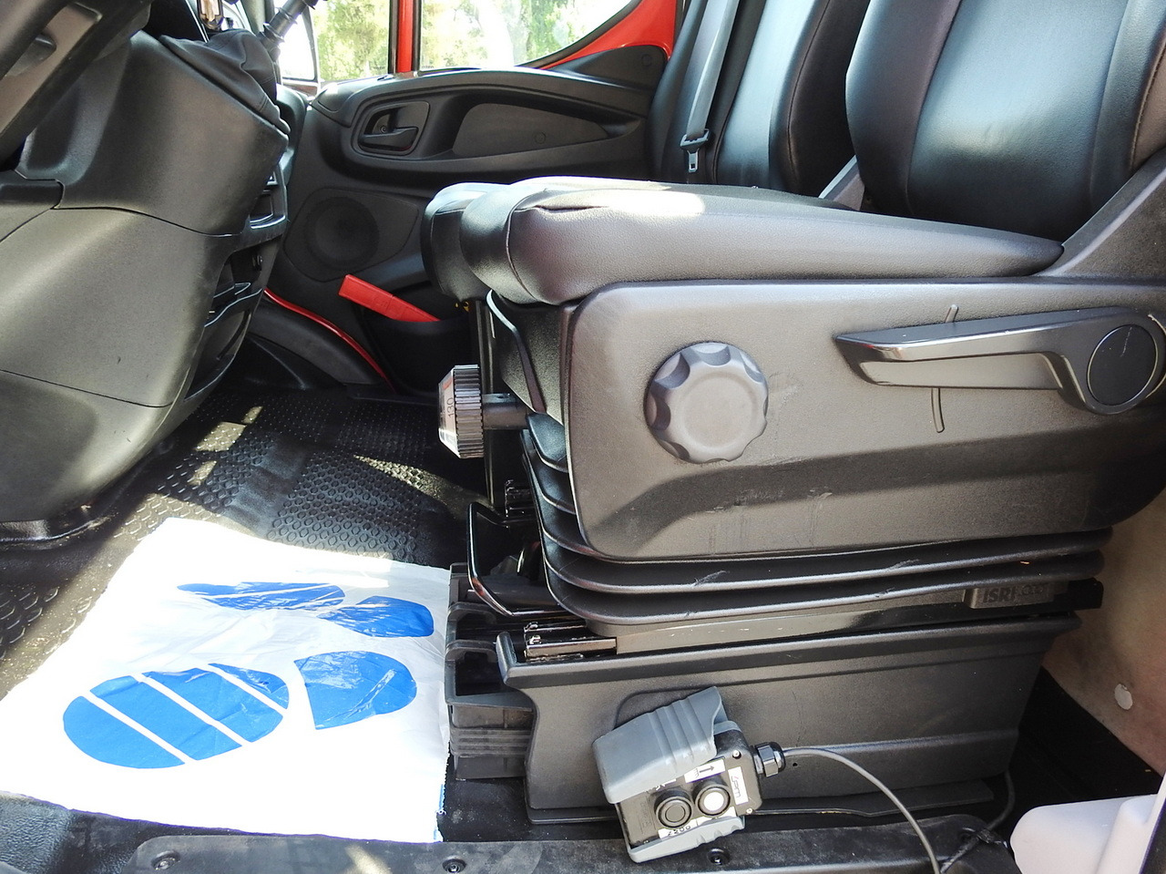 Furgoneta basculante IVECO DAILY 35C13 TIPPER CRUISE CONTROL AIR CONDITIONING TWIN WHEELS 130HP: foto 28 Furgoneta basculante IVECO DAILY 35C13 TIPPER CRUISE CONTROL AIR CONDITIONING TWIN WHEELS 130HP: foto 28