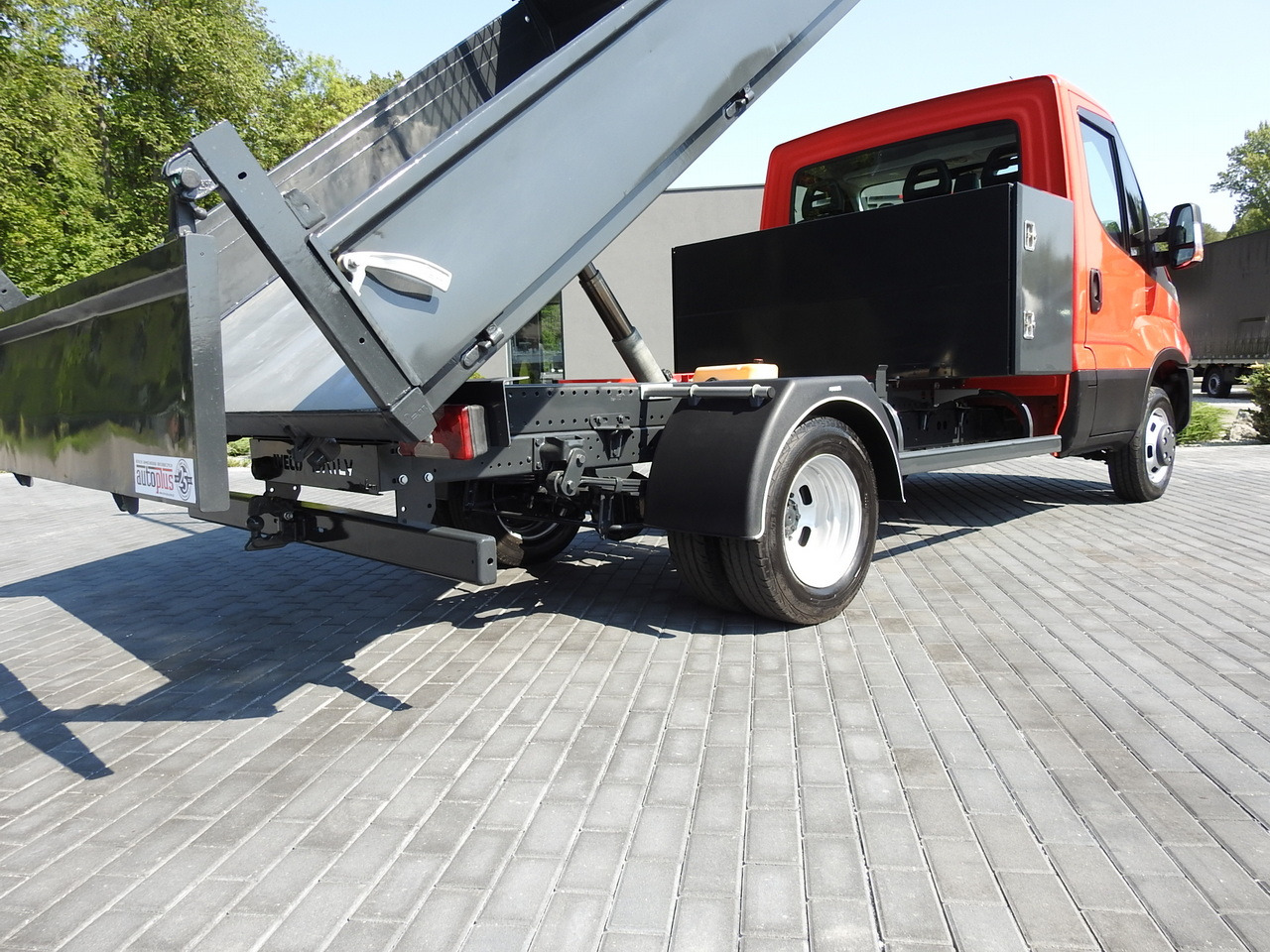 Furgoneta basculante IVECO DAILY 35C13 TIPPER CRUISE CONTROL AIR CONDITIONING TWIN WHEELS 130HP: foto 25 Furgoneta basculante IVECO DAILY 35C13 TIPPER CRUISE CONTROL AIR CONDITIONING TWIN WHEELS 130HP: foto 25