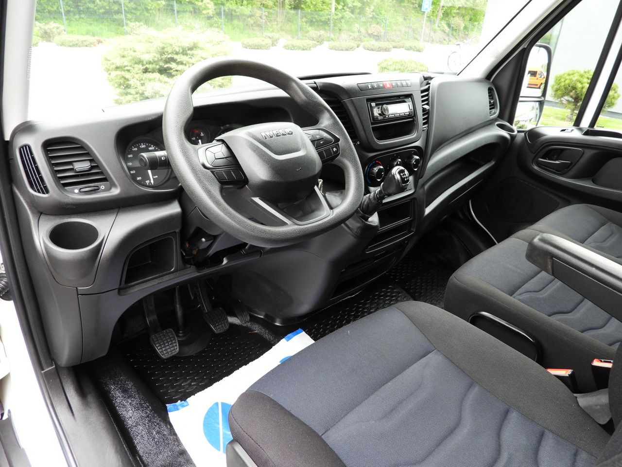 IVECO DAILY 35C14 TIPPER CRUISE CONTROL TWIN WHEELS 140HP - Furgoneta basculante: foto 2 IVECO DAILY 35C14 TIPPER CRUISE CONTROL TWIN WHEELS 140HP - Furgoneta basculante: foto 2