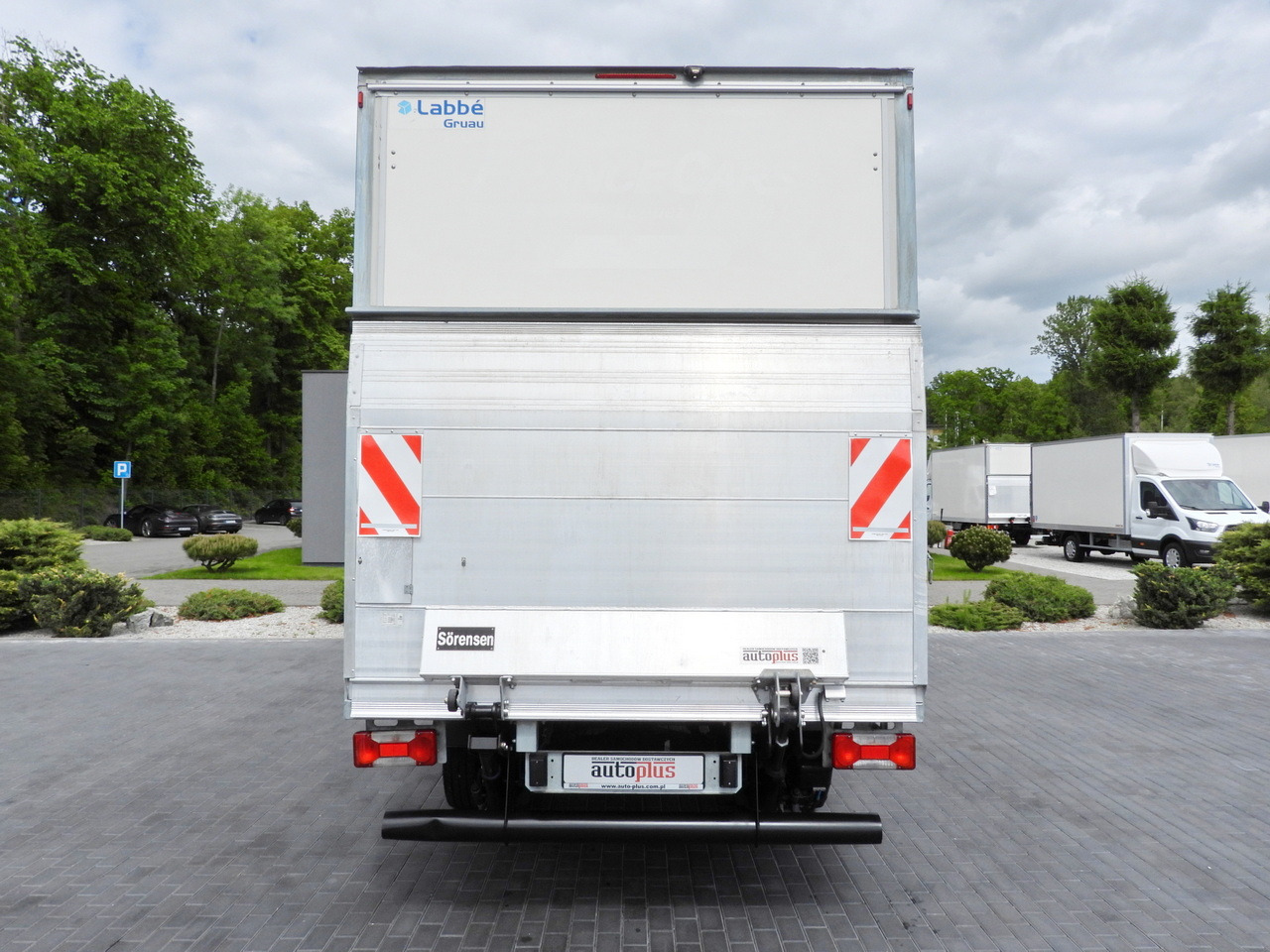 Furgoneta caja cerrada IVECO DAILY 35C16 BOX LIFT 8 PALLETS CRUISE CONTROL TWIN WHEELS AIR CONDITIONING  160HP: foto 11