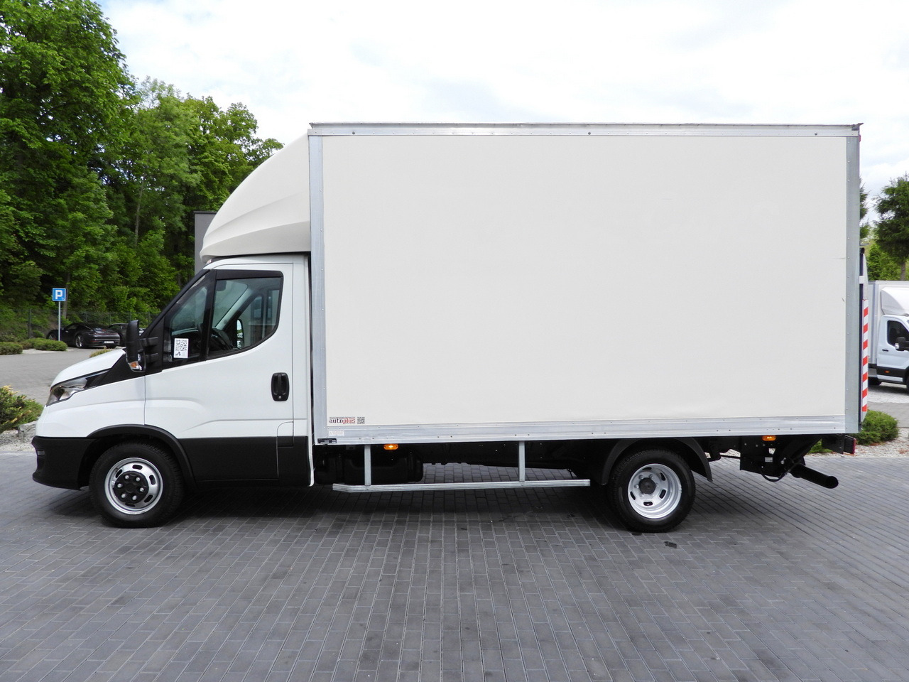 Furgoneta caja cerrada IVECO DAILY 35C16 BOX LIFT 8 PALLETS CRUISE CONTROL TWIN WHEELS AIR CONDITIONING  160HP: foto 9