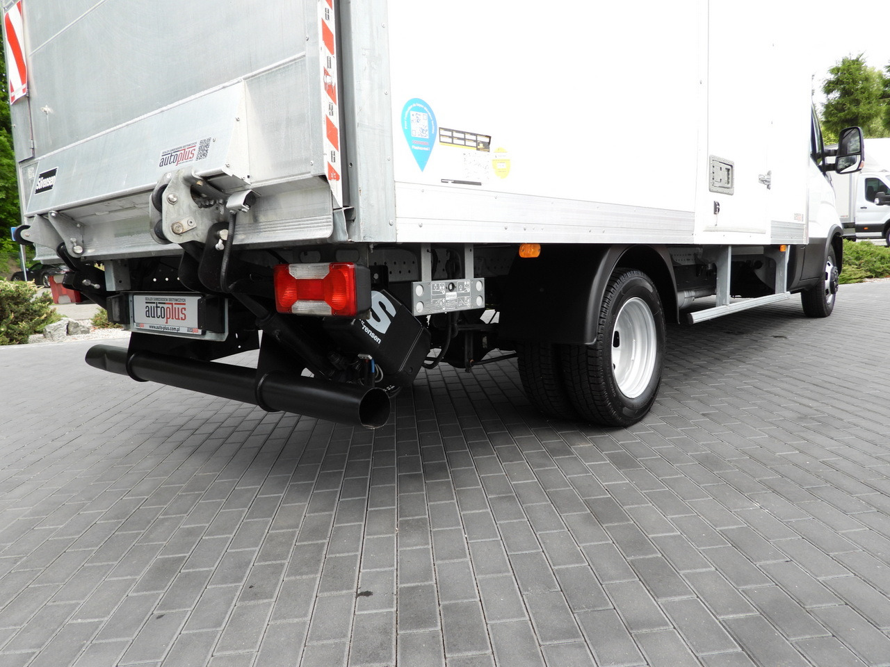 Furgoneta caja cerrada IVECO DAILY 35C16 BOX LIFT 8 PALLETS CRUISE CONTROL TWIN WHEELS AIR CONDITIONING  160HP: foto 26