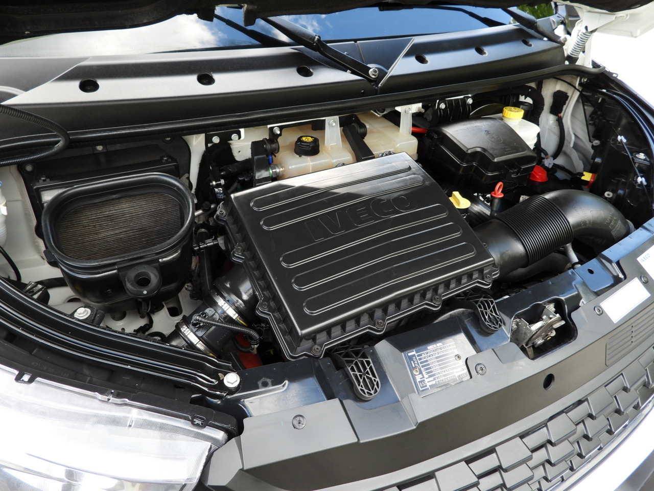 Furgoneta caja cerrada IVECO DAILY 35C16 BOX LIFT 8 PALLETS CRUISE CONTROL TWIN WHEELS AIR CONDITIONING  160HP: foto 27