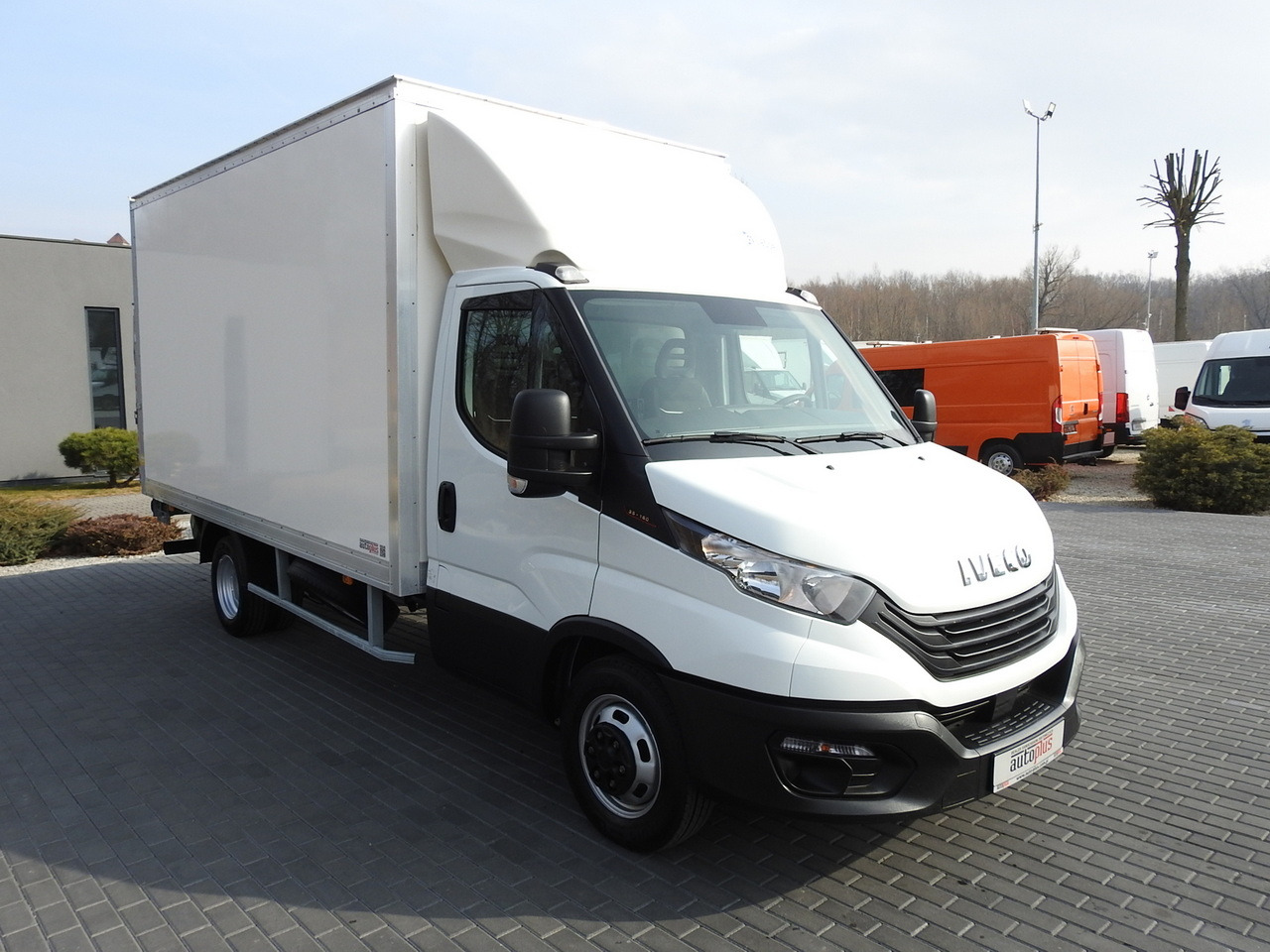 IVECO DAILY 35C16 BOX LIFT 8 PALLETS CRUISE CONTROL TWIN WHEELS AIR CONDITIONING 160HP - Furgoneta caja cerrada: foto 4 IVECO DAILY 35C16 BOX LIFT 8 PALLETS CRUISE CONTROL TWIN WHEELS AIR CONDITIONING 160HP - Furgoneta caja cerrada: foto 4