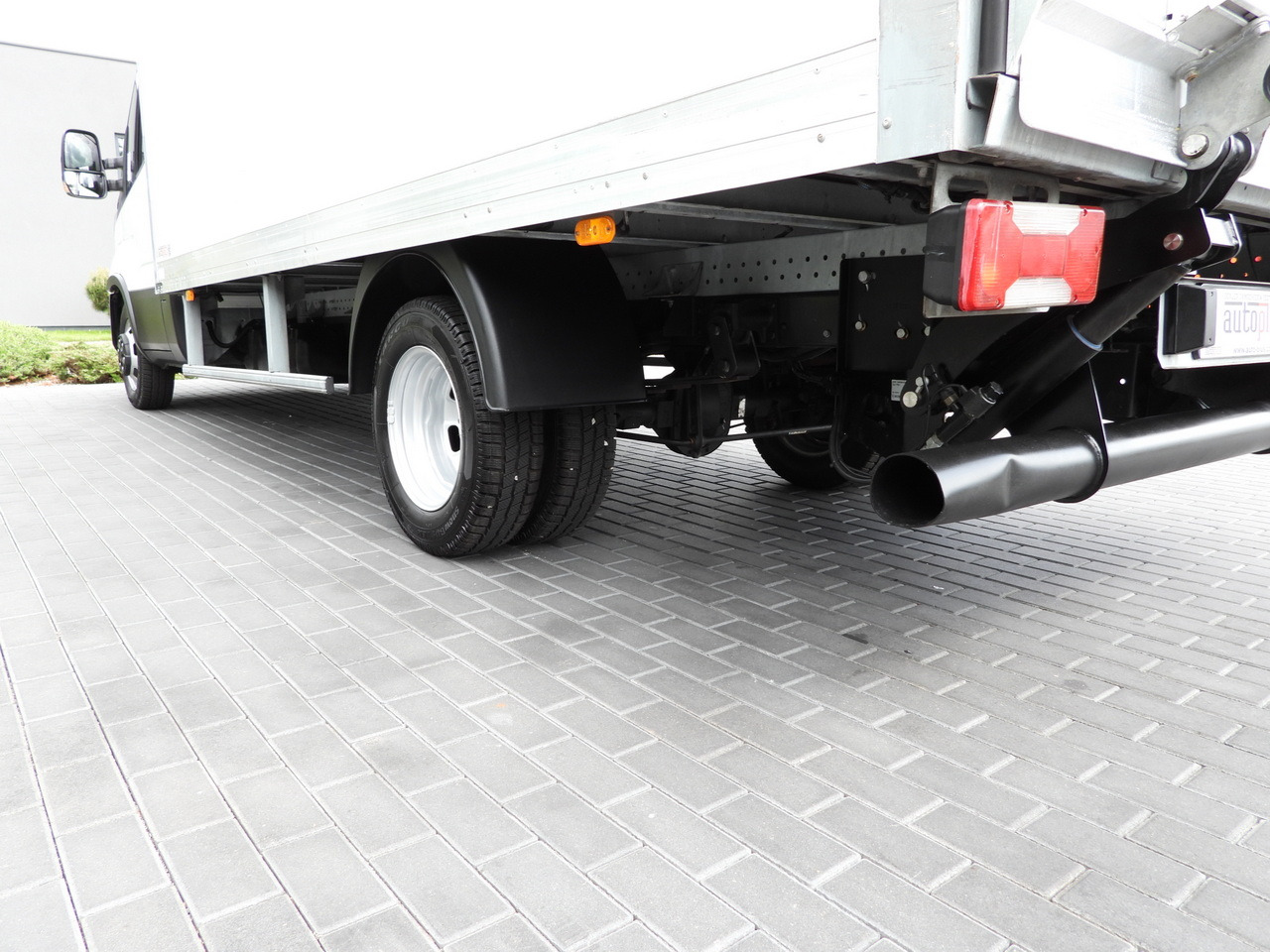 Furgoneta caja cerrada IVECO DAILY 35C16 BOX LIFT 8 PALLETS CRUISE CONTROL TWIN WHEELS AIR CONDITIONING  160HP: foto 16
